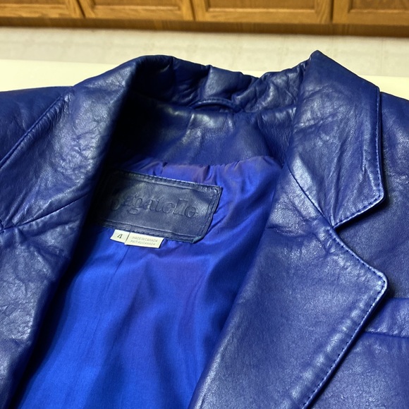Purple bagatelle leather jacket cropped style. Single snap enclosure . - Picture 2 of 5